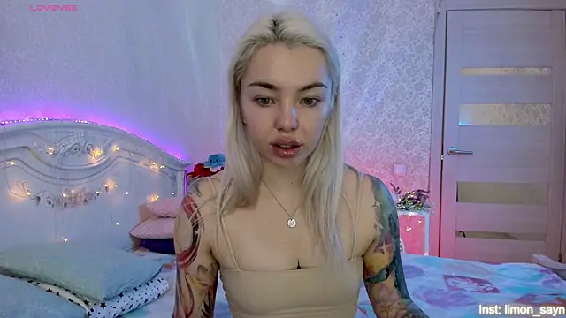 LillyMoure  online show from November 2025 11:07:02 PM