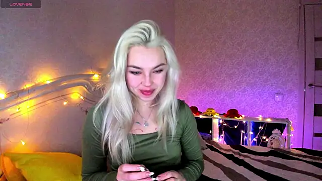 LillyMoure  online show from February 2026 11:03:01 PM