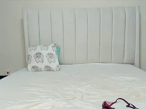 Snapshot of _heavenlysent chatting on December 2025 03:45:02 AM heavenlysent online show from December 2025 03:45:02 AM