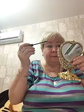 Snapshot of EffectFiona chatting on March 2025 11:22:01 PM EffectFiona online show from March 2025 11:22:01 PM