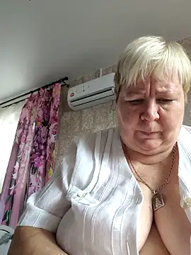 Snapshot of EffectFiona chatting on September 2025 04:25:02 AM EffectFiona online show from September 2025 04:25:02 AM