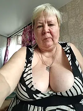 Snapshot of EffectFiona chatting on October 2025 04:19:02 AM EffectFiona online show from October 2025 04:19:02 AM