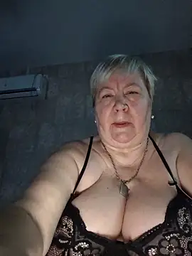 Snapshot of EffectFiona chatting on October 2025 12:58:01 PM EffectFiona online show from October 2025 12:58:01 PM