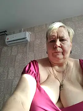 Snapshot of EffectFiona chatting on February 2026 05:47:01 AM EffectFiona online show from February 2026 05:47:01 AM