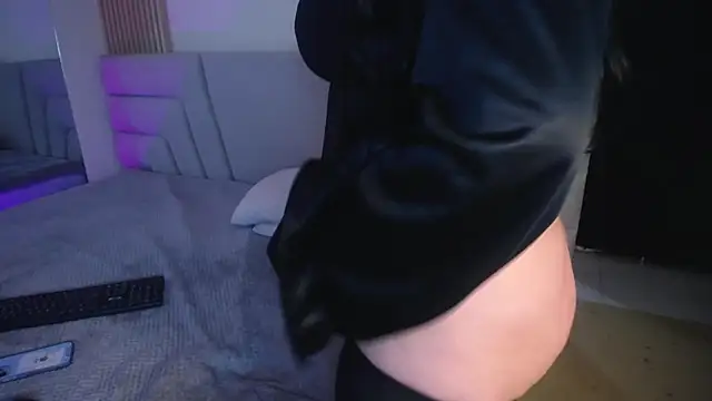 Miss Loise online show from November 2025 10:26:02 PM