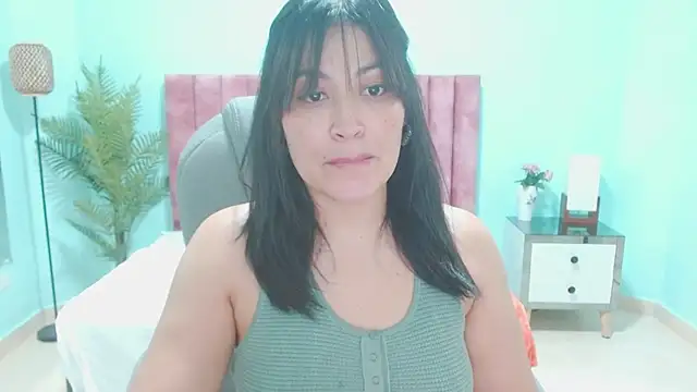 Snapshot of sophia_hadid chatting on November 2025 08:09:01 PM sophia hadid online show from November 2025 08:09:01 PM