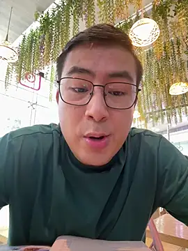 andrewmhilton  online show from October 2025 05:47:01 PM