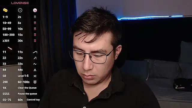 andrewmhilton  online show from November 2025 06:26:02 AM