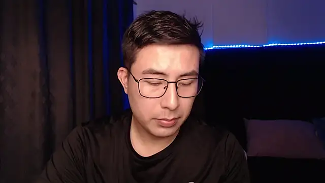 andrewmhilton  online show from March 2026 06:13:02 AM