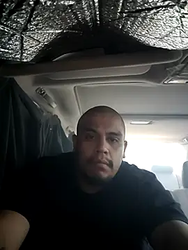 Snapshot of Stomps33 chatting on November 2025 04:23:01 PM Stomps33 online show from November 2025 04:23:01 PM