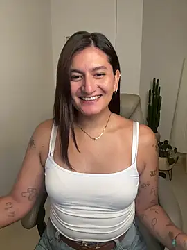 Snapshot of ari_artis chatting on February 2026 01:04:01 AM ari artis online show from February 2026 01:04:01 AM