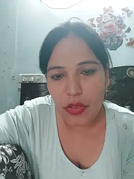 Snapshot of Poojabhabi101 chatting on June 2026 07:25:02 AM Poojabhabi101 online show from June 2026 07:25:02 AM