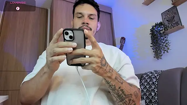 Snapshot of alejandro_stark chatting on June 2026 09:21:02 AM alejandro stark online show from June 2026 09:21:02 AM