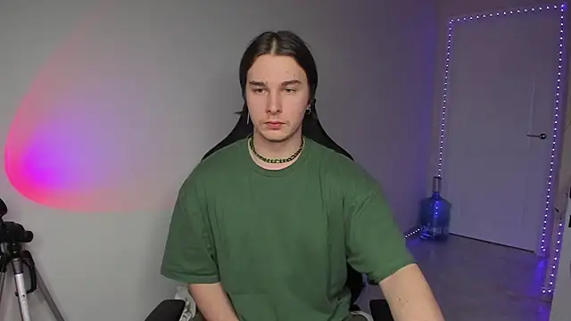 Vincent Strong online show from December 2024 01:45:02 PM