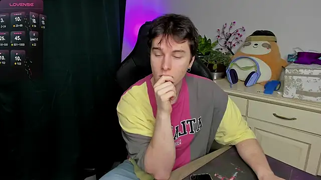 Snapshot of Vincent_Strong chatting on February 2026 07:34:02 AM Vincent Strong online show from February 2026 07:34:02 AM