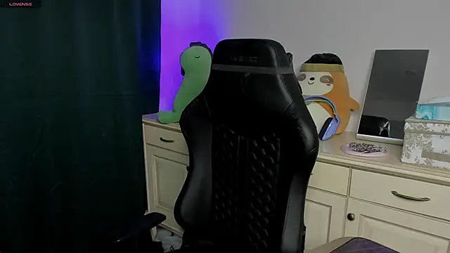 Snapshot of Vincent_Strong chatting on February 2026 08:57:02 AM Vincent Strong online show from February 2026 08:57:02 AM