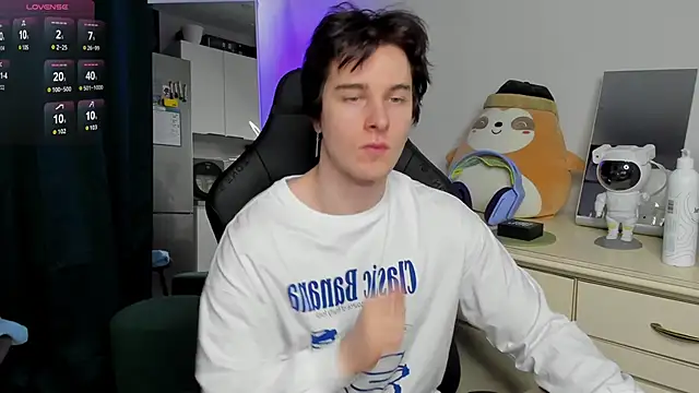 Snapshot of Vincent_Strong chatting on April 2026 08:15:01 AM Vincent Strong online show from April 2026 08:15:01 AM