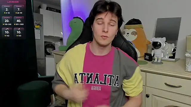 Snapshot of Vincent_Strong chatting on April 2026 01:16:01 PM Vincent Strong online show from April 2026 01:16:01 PM