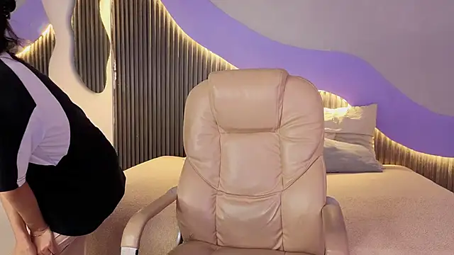 hot little bunny online show from February 2026 09:02:02 PM