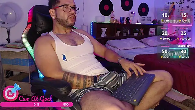 Snapshot of Xein_WoIf chatting on May 2026 04:04:02 PM Xein WoIf online show from May 2026 04:04:02 PM