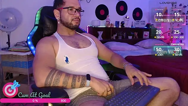 Snapshot of Xein_WoIf chatting on May 2026 03:15:01 AM Xein WoIf online show from May 2026 03:15:01 AM