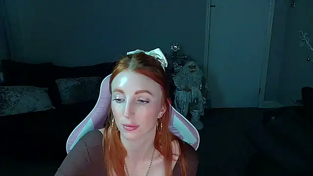 Red firesquirt online show from December 2024 09:40:02 PM