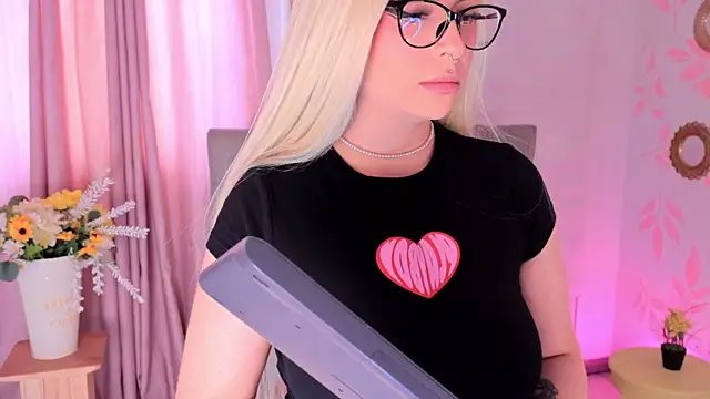 Misselektra   online show from March 2026 01:30:01 PM