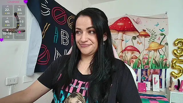 Snapshot of LovelyAzucena chatting on May 2026 03:06:01 PM LovelyAzucena online show from May 2026 03:06:01 PM