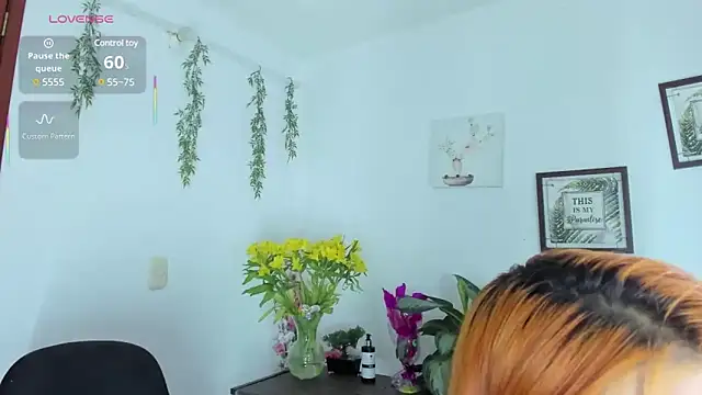 Victoria Caruso online show from March 2025 09:48:02 PM