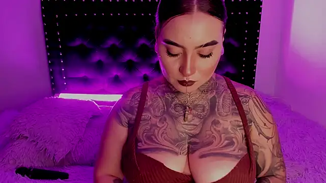 CloeeBeckam online show from February 2025 04:20:01 AM