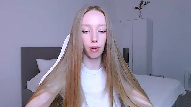 Luna insniity online show from November 2025 08:09:01 PM