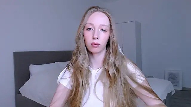 Luna insniity online show from February 2026 08:49:01 PM