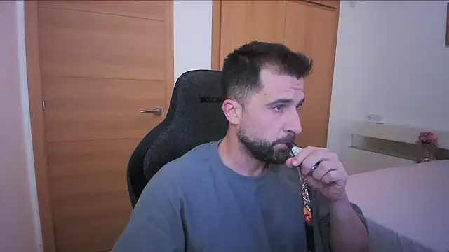 Snapshot of alex877x chatting on October 2025 05:46:02 PM alex877x online show from October 2025 05:46:02 PM