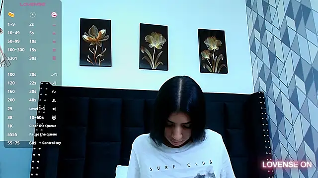 littlee emilyy  online show from February 2025 10:09:01 PM