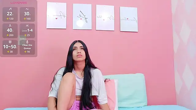 littlee emilyy  online show from October 2025 12:30:01 AM