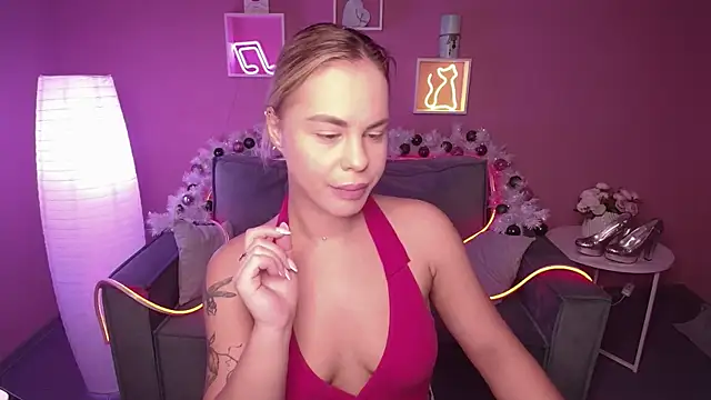 Snapshot of RikaRaily chatting on December 2024 05:36:02 AM RikaRaily online show from December 2024 05:36:02 AM