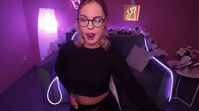 Snapshot of RikaRaily chatting on January 2025 08:02:01 AM RikaRaily online show from January 2025 08:02:01 AM