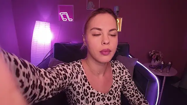 Snapshot of RikaRaily chatting on January 2025 05:43:01 AM RikaRaily online show from January 2025 05:43:01 AM