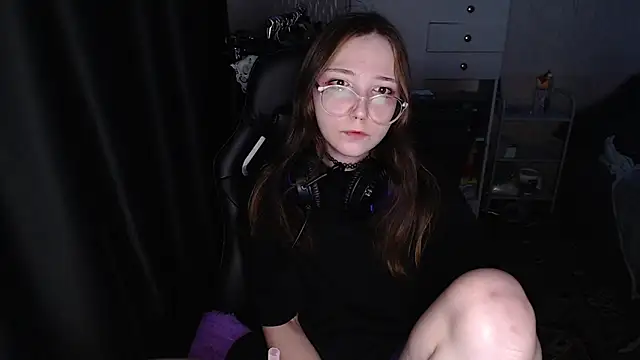 Snapshot of AmeliaKamishiro chatting on December 2025 04:25:01 PM AmeliaKamishiro online show from December 2025 04:25:01 PM