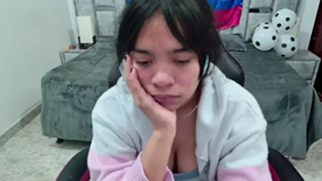 Snapshot of laureentt_ chatting on June 2026 03:22:01 AM laureentt online show from June 2026 03:22:01 AM