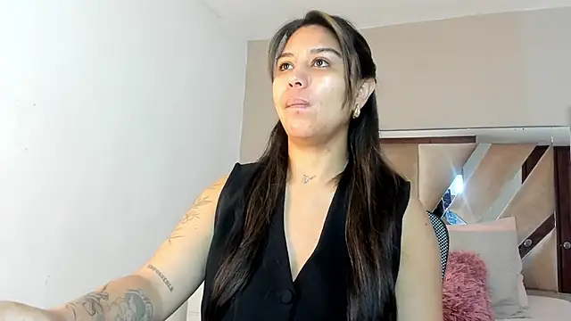 sharlott18 online show from January 2025 12:04:02 PM