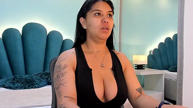 sharlott18 online show from October 2025 01:37:01 PM