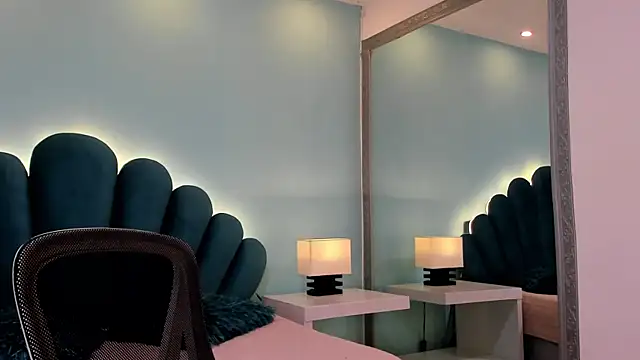 sharlott18 online show from November 2025 11:43:02 AM