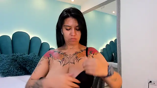 sharlott18 online show from February 2026 01:51:02 PM