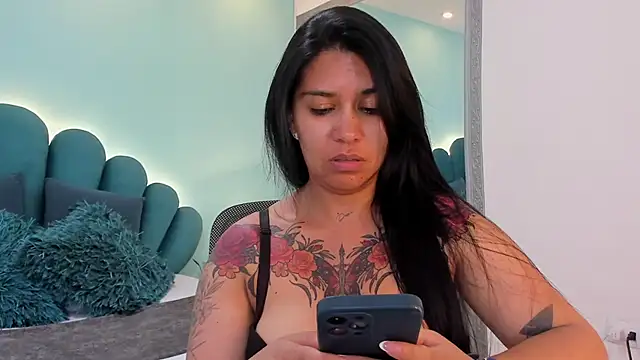 sharlott18 online show from April 2026 06:34:01 PM