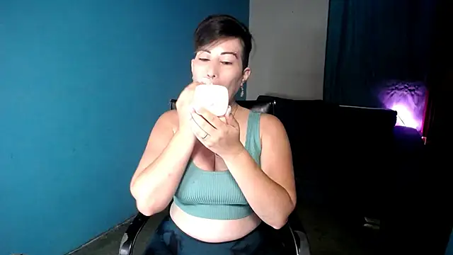 Snapshot of Sunny_rayz_ chatting on June 2026 10:37:02 AM Sunny rayz online show from June 2026 10:37:02 AM