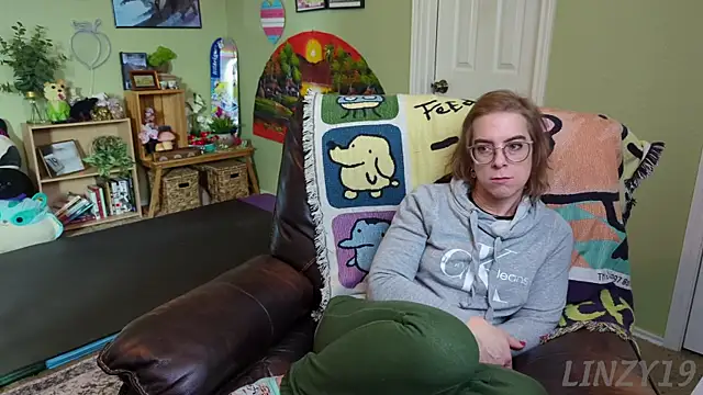 Linzy 19 online show from February 2025 10:00:02 PM