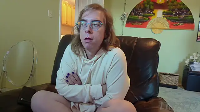 Linzy 19 online show from September 2025 01:21:01 PM