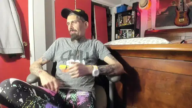 Snapshot of RoosterWabbit chatting on May 2026 10:02:02 AM RoosterWabbit online show from May 2026 10:02:02 AM
