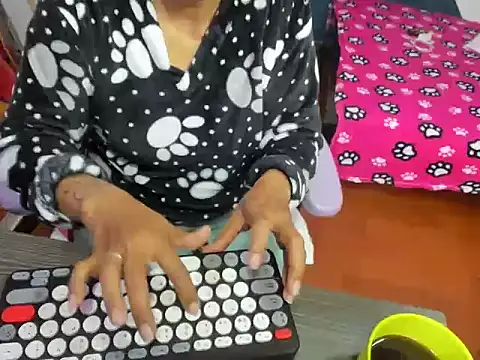 Snapshot of daleska_ayala_1 chatting on November 2025 03:11:02 PM daleska ayala 1 online show from November 2025 03:11:02 PM